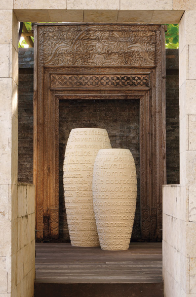 Benvenuto Vase mit Gravur, Polystone Serie in verschiedenen Sprachen 
