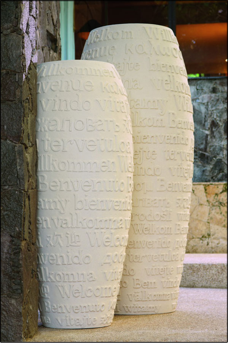 Benvenuto Vase mit Gravur, Polystone Serie in verschiedenen Sprachen